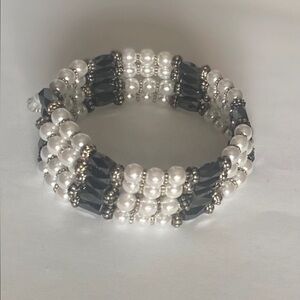 New No Tag Elegant Wrap Around Black and White Beaded Bracelet